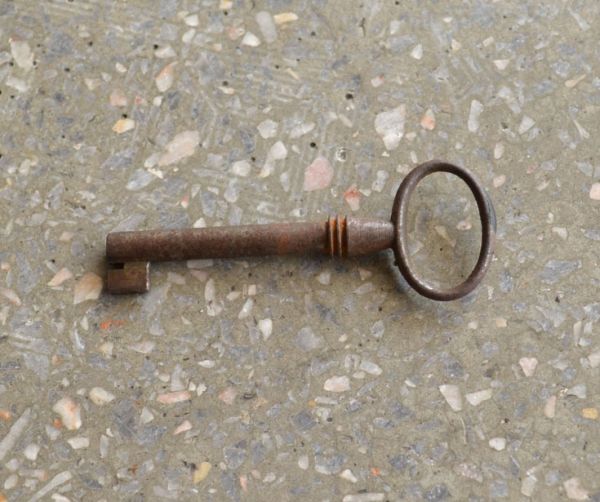 アンティークのキャビネット アンティーク家具 アンティークのブラックペイント家具、フランスから来たキャビネット。アンティークの鍵が付いています。(x-747-f)