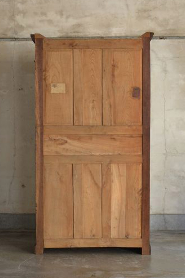 アンティークのキャビネット　アンティーク家具　アンティークのブラックペイント家具、フランスから来たキャビネット。キチンとメンテナンスしてあるので、裏側もキレイです。(x-747-f)