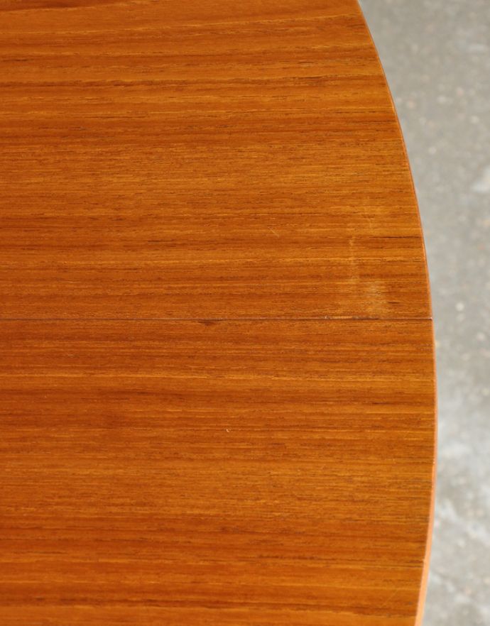 アンティークのテーブル アンティーク家具 北欧テイストのヴィンテージ家具、伸張式のダイニングテーブル。メンテナンスをしてありますので、つなぎ目も美しいです。(x-750-f)