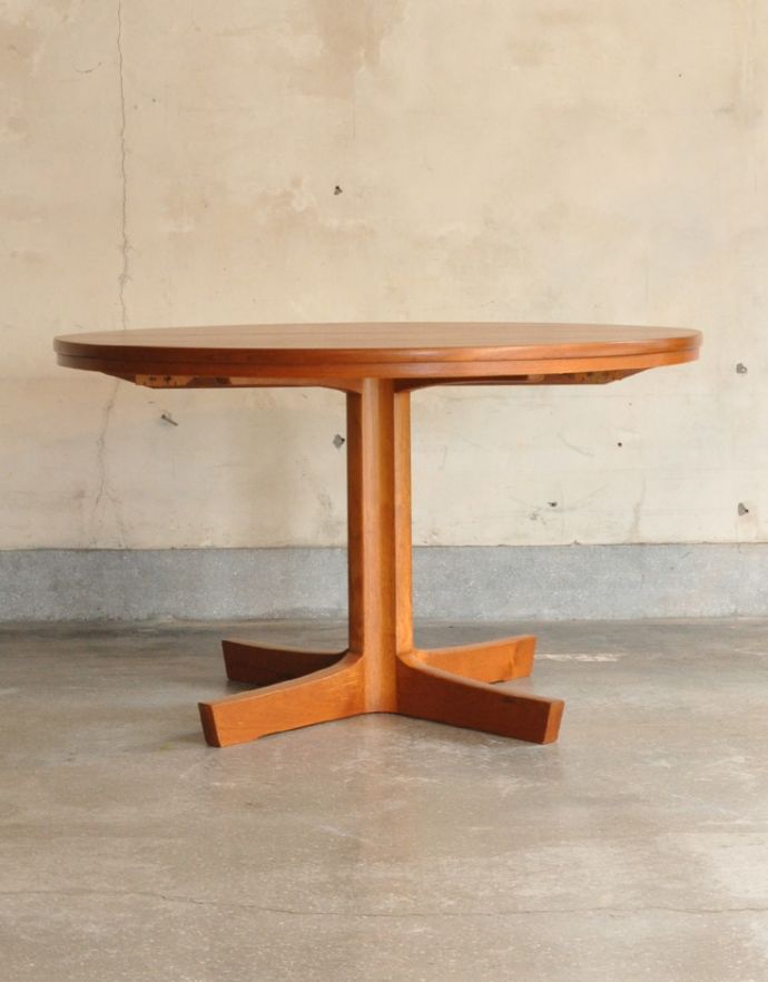 アンティークのテーブル アンティーク家具 北欧テイストのヴィンテージ家具、伸張式のダイニングテーブル。閉じたときです。(x-750-f)