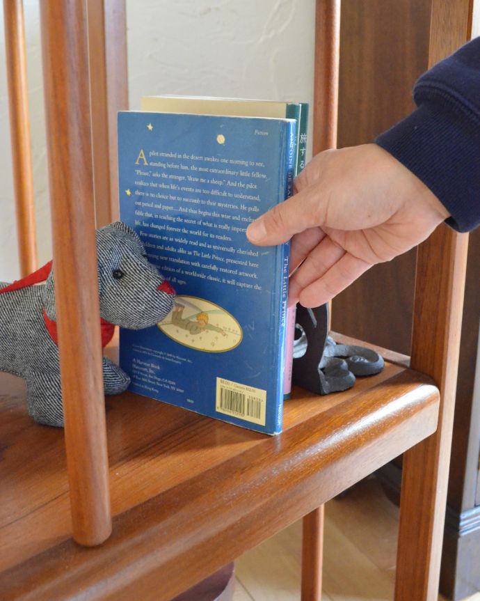 アンティークのキャビネット　アンティーク家具　シンプルなイギリスのヴィンテージ家具、北欧スタイルのサイドテーブル。北欧家具のお部屋にピッタリ！男女ともに人気のシンプルでスタイリッシュなインテリアです。(x-751-f-1)