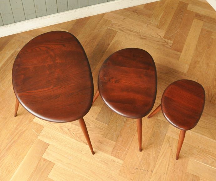 アーコールの家具　アンティーク家具　イギリスのヴィンテージ家具、アーコールのネストテーブル。天板です。(x-754-f)