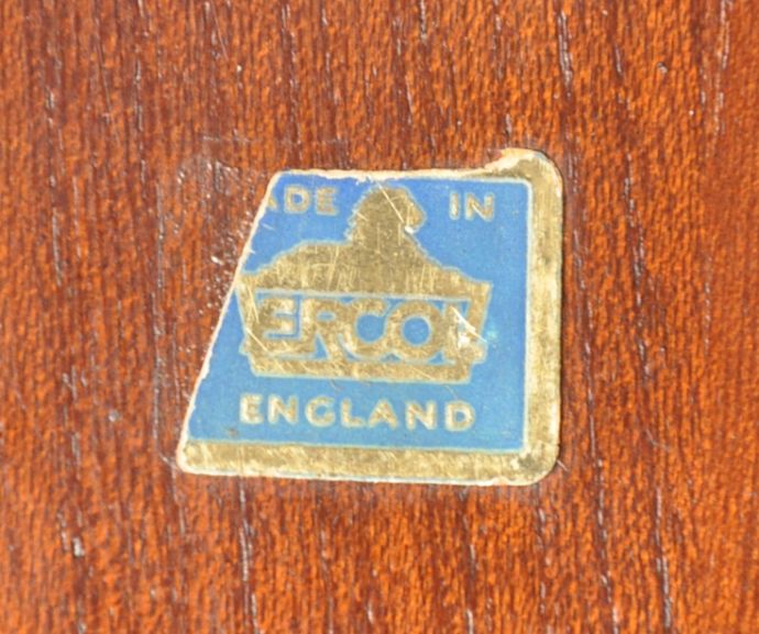 アーコールの家具　アンティーク家具　イギリスのヴィンテージ家具、アーコールのネストテーブル。アンティークのため破れなどありますが、アーコールのタグが残っていました。(x-754-f)