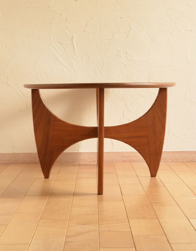 G-PLAN(Gプラン)　アンティーク家具　ヴィンテージの北欧インテリア、ガラストップのコーヒーテーブル（G-PLAN）。人気の北欧インテリアやシンプルモダンのお部屋にもピッタリですよ。(x-757-f)