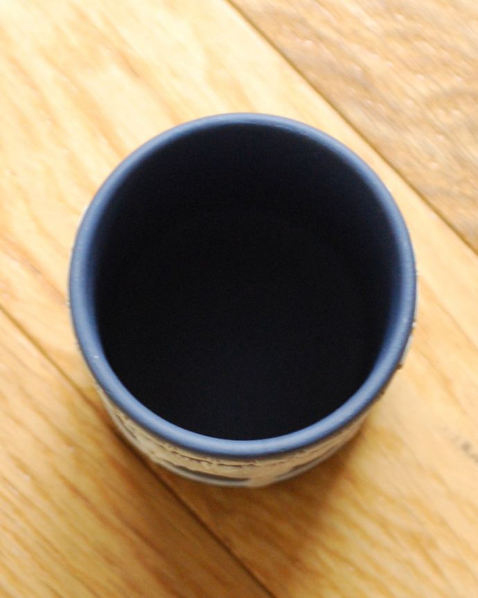 ジャスパーウェア アンティーク雑貨 シックなカラーが大人っぽいアンティークジャスパーウェアのポット(花瓶)。上から見るとこんな感じです。(x-758-z)