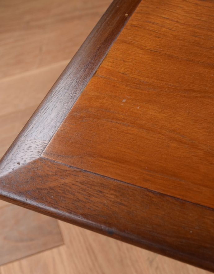 ロイドテーブル　アンティーク家具　ヴィンテージの北欧インテリア、脚がかっこいいコーヒーテーブル。メンテナンスをしっかりしてるので安心してお使い頂けます。(x-759-f)