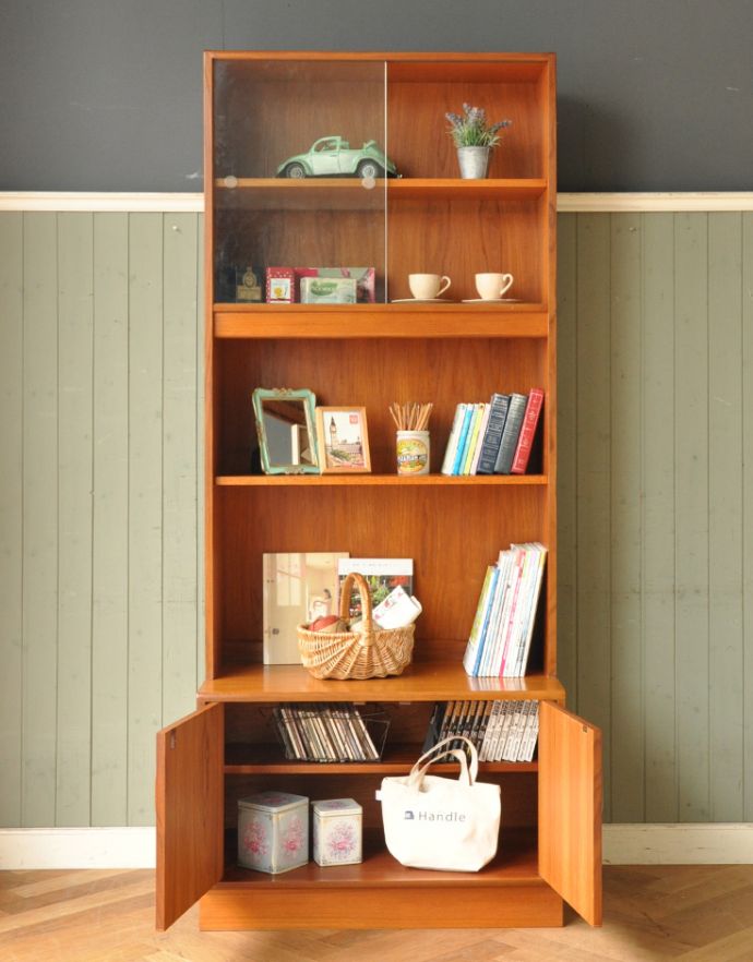 G-PLAN(Gプラン)　アンティーク家具　ヴィンテージ家具、G-plan（フレスコ）のキャビネット。見せたくないものは下の収納に。(x-764-f)