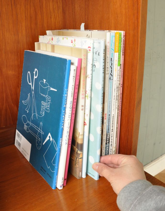 G-PLAN(Gプラン)　アンティーク家具　ヴィンテージ家具、G-plan（フレスコ）のキャビネット。雑誌やA4ファイルなどの収納もできます。(x-764-f)