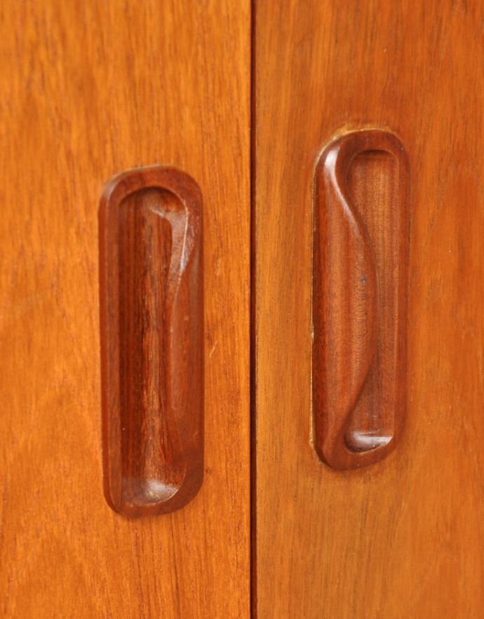 G-PLAN(Gプラン)　アンティーク家具　ヴィンテージ家具、G-plan（フレスコ）のキャビネット。シンプルでカッコいい取っ手。(x-764-f)