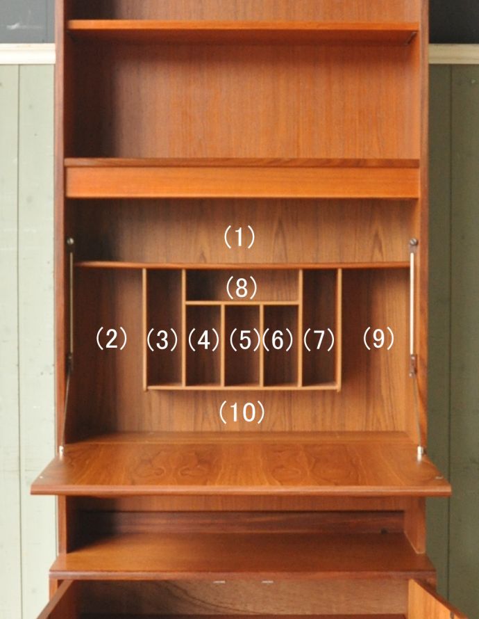 G-PLAN(Gプラン)　アンティーク家具　ヴィンテージ家具、G-plan（フレスコ）のビューローキャビネット（デスク）。この通り天板は広々しているので、パソコンデスクとしても活躍してくれます。(x-765-f)