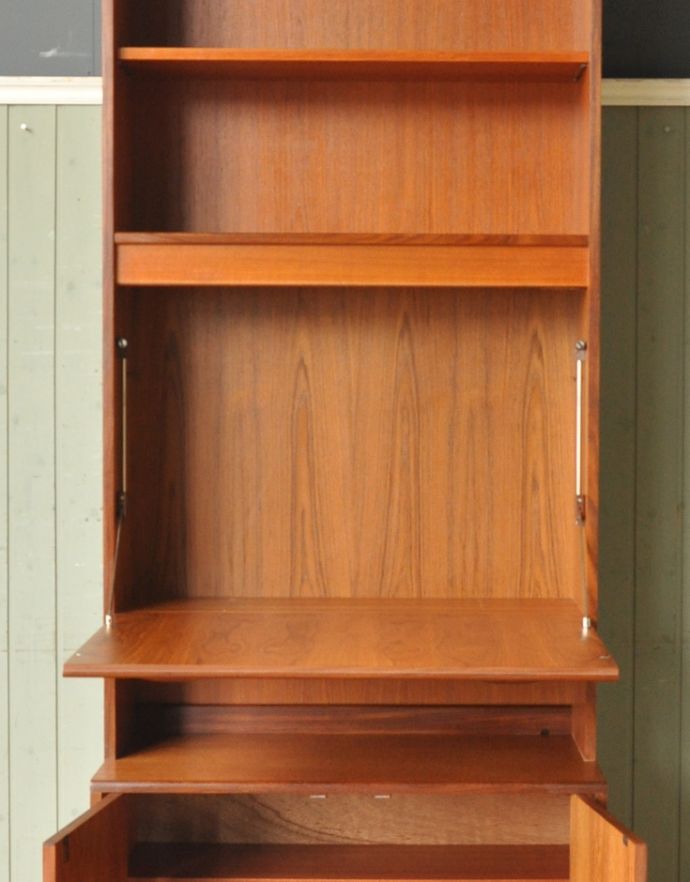 G-PLAN(Gプラン)　アンティーク家具　ヴィンテージ家具、G-plan（フレスコ）のビューローキャビネット（デスク）。ビューロー内の細かい仕切り棚は、まるごと取り外しができます。(x-765-f)