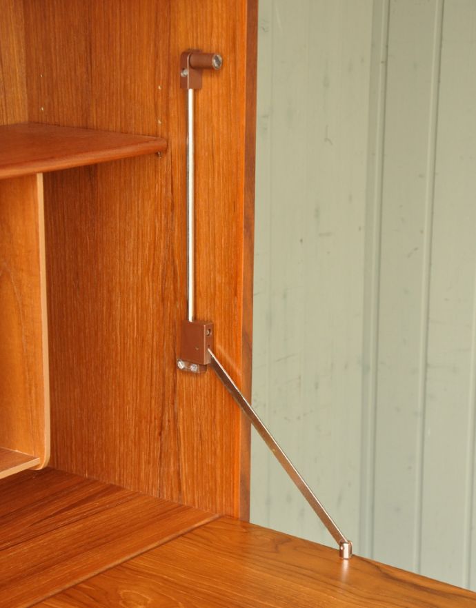 G-PLAN(Gプラン)　アンティーク家具　ヴィンテージ家具、G-plan（フレスコ）のビューローキャビネット（デスク）。扉にはステーがありますので、開いたときも安全です。(x-765-f)