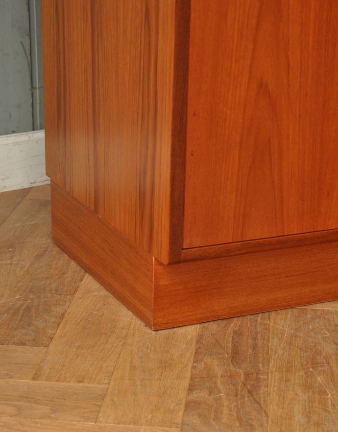 G-PLAN(Gプラン)　アンティーク家具　ヴィンテージ家具、G-plan（フレスコ）のビューローキャビネット（デスク）。安定感のある脚がしっかり支えます。(x-765-f)