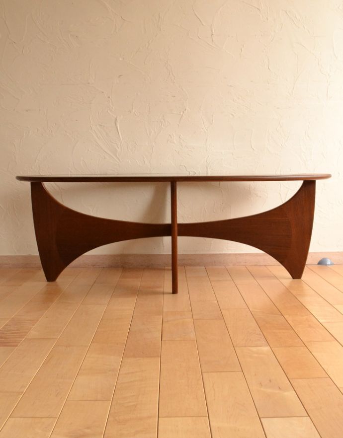 G-PLAN(Gプラン)　アンティーク家具　ヴィンテージのデザイナーズ家具、ガラス天板のコーヒーテーブル （G-plan）。人気の北欧インテリアやシンプルモダンのお部屋にもピッタリですよ。(x-766-f)