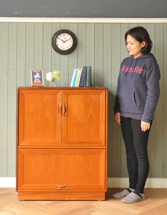 G-PLAN(Gプラン)　アンティーク家具　ラーセンデザインのヴィンテージ家具、G-planの小ぶりなテレビボード。アパートやマンションにもピッタリのサイズ。(x-771-f)