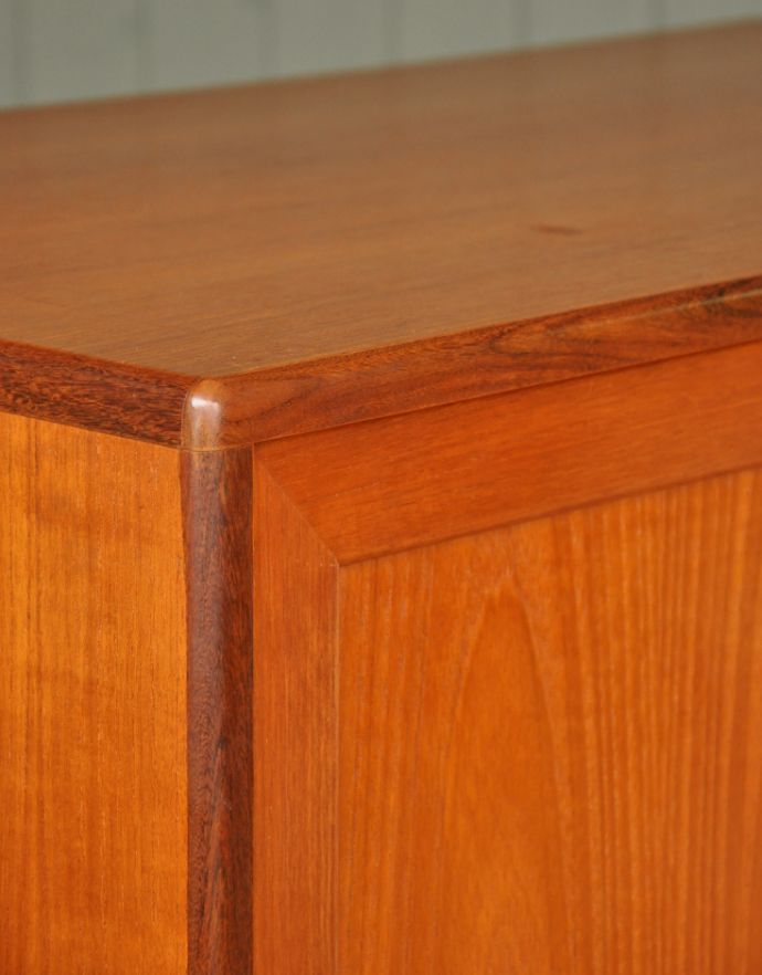 G-PLAN(Gプラン)　アンティーク家具　ラーセンデザインのヴィンテージ家具、G-planの小ぶりなテレビボード。天板が丸いので、小さなお子様のいるお家も安心。(x-771-f)