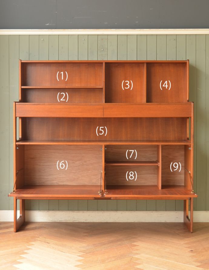 アンティークのキャビネット アンティーク家具 収納たっぷりのヴィンテージ家具、マッキントッシュ社のサイドボード。扉の奥はたっぷり収納。(x-772-f )