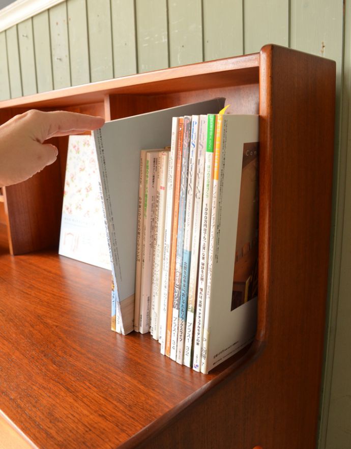 アンティークのキャビネット アンティーク家具 収納たっぷりのヴィンテージ家具、マッキントッシュ社のサイドボード。雑誌やA4ファイルなどの収納もできます。(x-772-f )