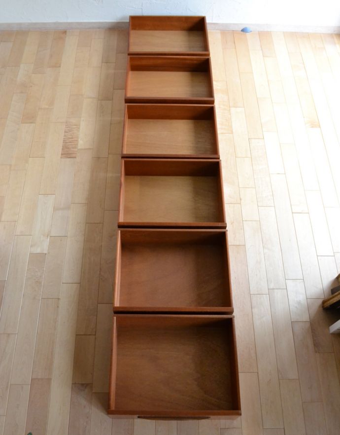 G-PLAN(Gプラン) アンティーク家具 G-PLANのアンティーク家具、北欧デザインのチェスト(6段)。引き出しは6杯。(x-776-f)