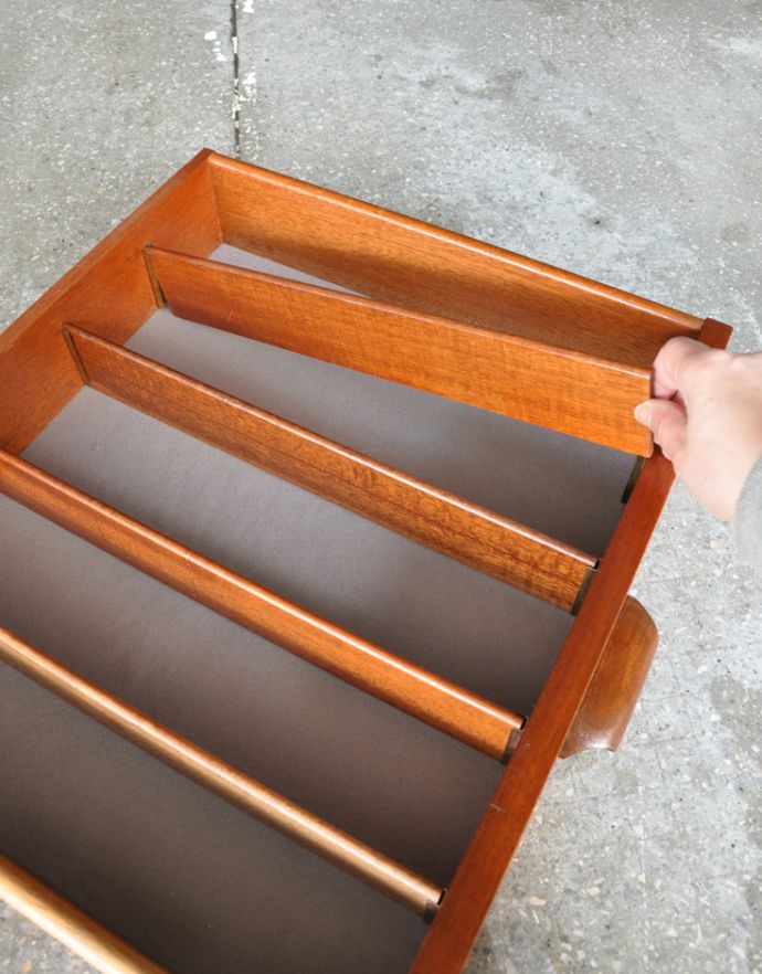 G-PLAN(Gプラン)　アンティーク家具　ヴィンテージの北欧サイドボード、テレビボードに使えると人気のG-planデザイン。引き出しの最上段はフェルトが張ってあるので、アクセサリーなどそのまま入れられます。(x-778-f)