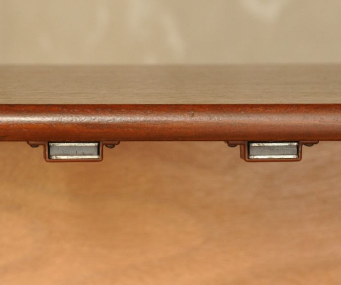 G-PLAN(Gプラン)　アンティーク家具　ヴィンテージの北欧サイドボード、テレビボードに使えると人気のG-planデザイン。扉にはマグネットが付いているので、開け閉めがスムーズです。(x-778-f)