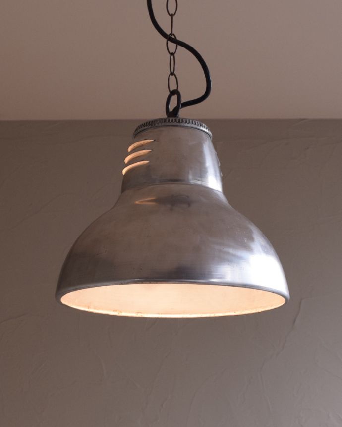ペンダントライト　照明・ライティング　工業系デザインがカッコいいHolophaneのビンテージランプ（Ｅ26球付き）。工業系のデザインは、クールでカッコイイですよね。(x-782-z)