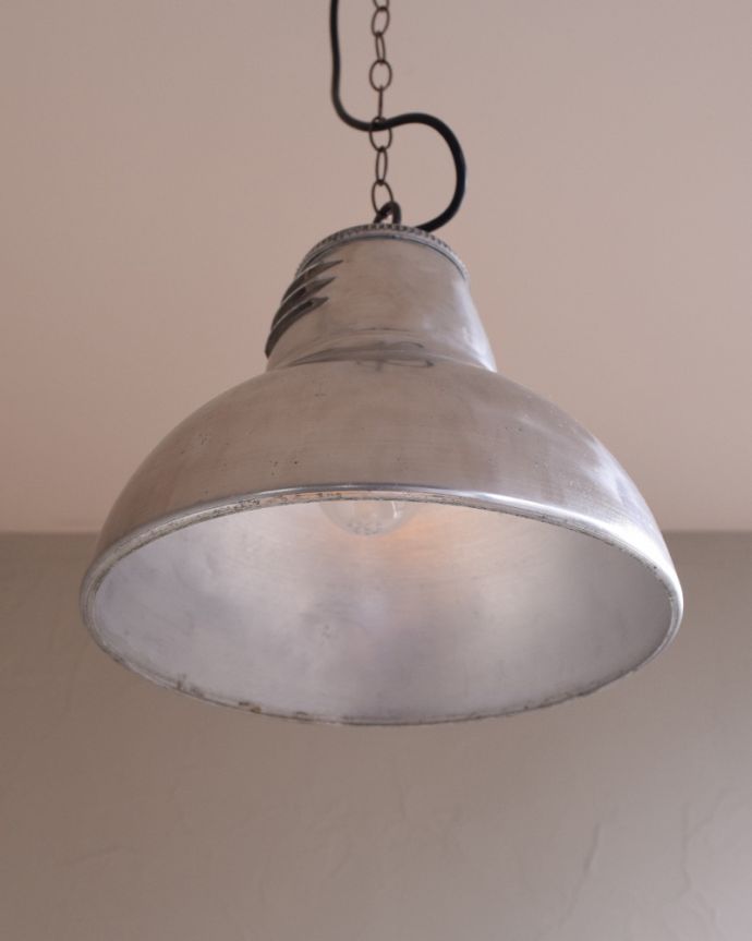 ペンダントライト　照明・ライティング　工業系デザインがカッコいいHolophaneのビンテージランプ（Ｅ26球付き）。オーバーホール済みなので安心してお使い頂けます。(x-782-z)