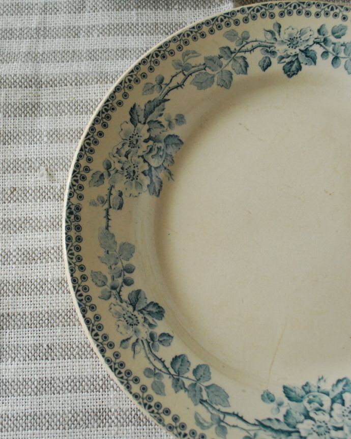 フランスで見つけたディッシュプレート、野薔薇が美しいアンティーク
