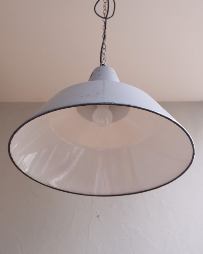 ペンダントライト　照明・ライティング　シンプルなデザインのPHILIPS社のヴィンテージエナメルランプ（Ｅ26球付き）。オーバーホール済みなので安心してお使い頂けます。(x-788-z)