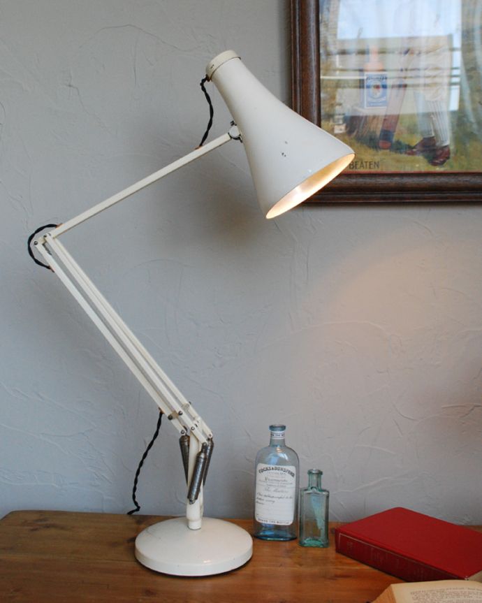 スタンドライト　照明・ライティング　希少なアンティークアングルポイズ　モデル75（E17シャンデリア球付） 。ヘッド部分にスイッチがあるので、点け消しも楽チン。(x-789-z)