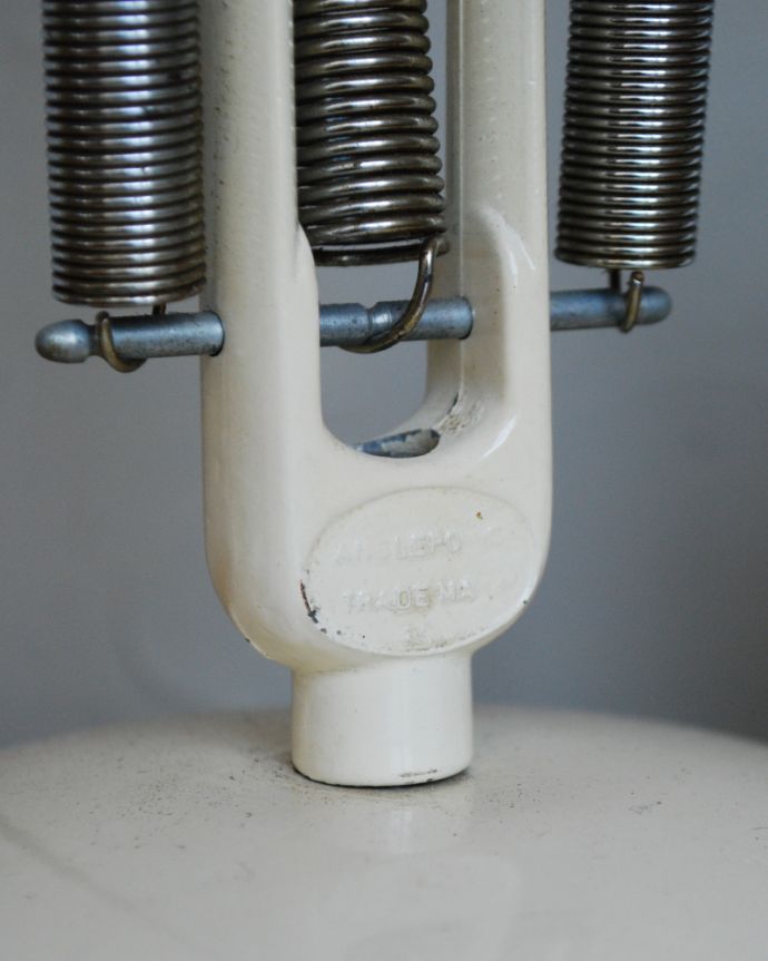 スタンドライト　照明・ライティング　希少なアンティークアングルポイズ　モデル75（E17シャンデリア球付） 。Anglepoiseのロゴも残っています。(x-789-z)