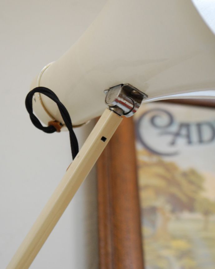 スタンドライト　照明・ライティング　希少なアンティークアングルポイズ　モデル75（E17シャンデリア球付） 。シェードの角度も調整可能です。(x-789-z)