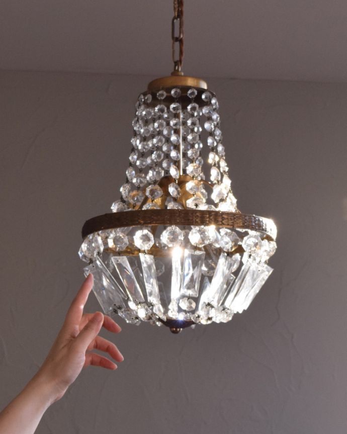 シャンデリア 照明・ライティング フランス輸入のアンティークシャンデリア(3灯)(E17シャンデリア球付)。引っ掛けシーリングのタイプに加工してお届けしますので、リビングやダイニングテーブルの上などお好きな場所に簡単に取り付けてみてください。(x-790-z)