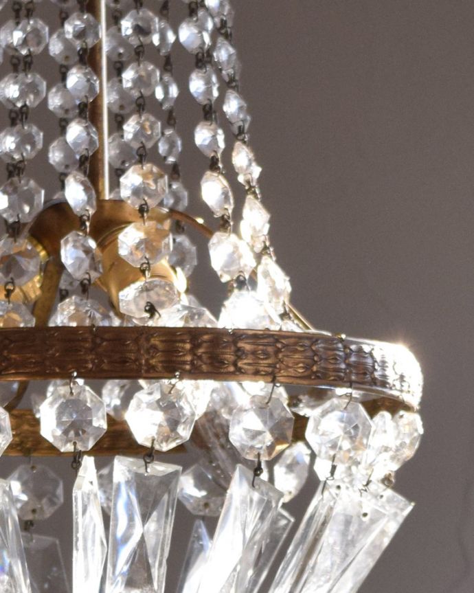 シャンデリア 照明・ライティング フランス輸入のアンティークシャンデリア(3灯)(E17シャンデリア球付)。アンティークのため、ガラスには写真に映らない多少の欠け・傷がある場合がありますが、使用上問題はありませんので、ご了承下さい。(x-790-z)