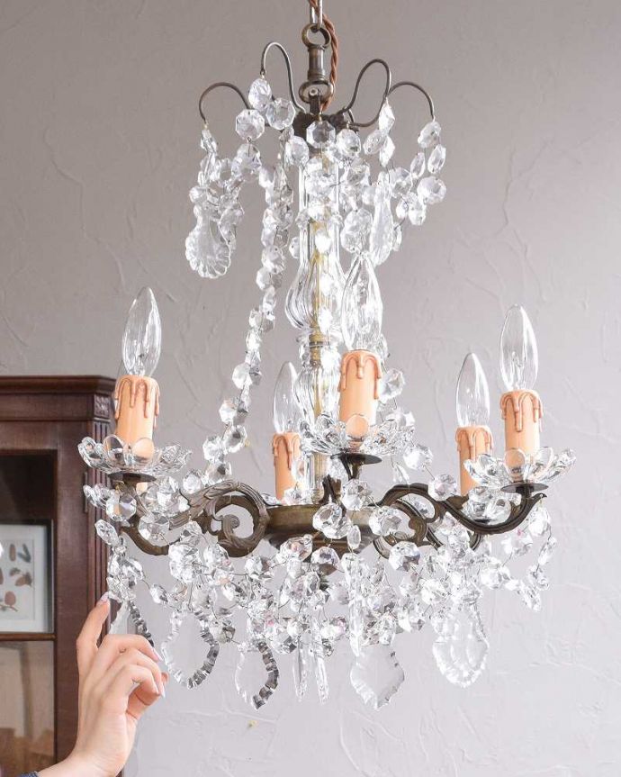 シャンデリア 照明・ライティング フランス輸入のアンティーク シャンデリア(6灯)(E17シャンデリア球付)。※配線に直結するので、電気屋さんによる取り付け工事が必要です。(x-792-z)