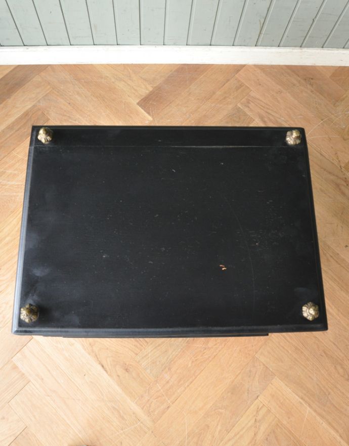 アンティークのキャビネット　アンティーク家具　フレンチスタイルのアンティーク家具、 美しい装飾のサイドキャビネット（オープンシェルフ）。長方形の天板で、使い勝手がいいですよ。(x-794-f)