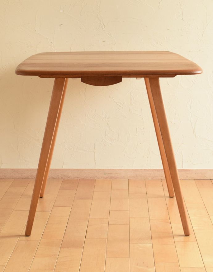 アーコールの家具　アンティーク家具　伸び縮みする便利なヴィンテージ家具、アーコール(ERCOL)のドロップリーフテーブル。横から見るとこんな感じです。(x-796-f)