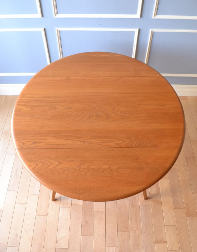 アーコールの家具　アンティーク家具　北欧テイストのアンティーク家具、丸い形のアーコールドロップリーフテーブル(ERCOL)。丸くて愛嬌のある天板です。(x-797-f)