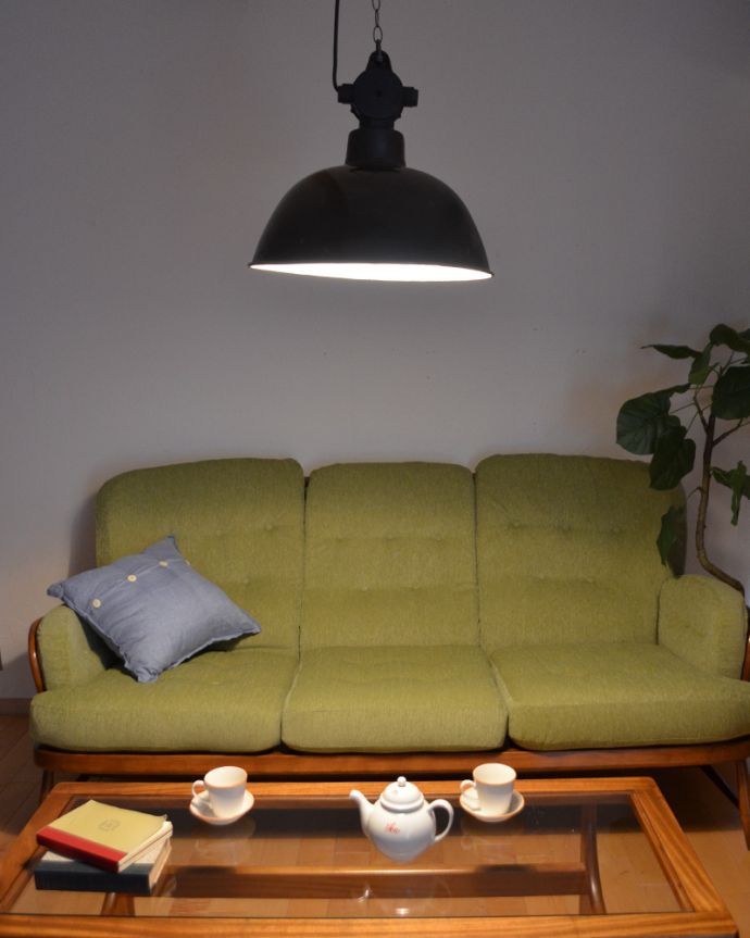 ペンダントライト 照明・ライティング LBL社のドーム型シェードのヴィンテージエナメルランプ(E26球付き)。アーコールやG-PLANなどのヴィンテージ家具との相性はバツグンです!。(x-801-z)