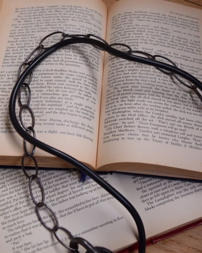 ペンダントライト 照明・ライティング LBL社のドーム型シェードのヴィンテージエナメルランプ(E26球付き)。チェーンが付いているので、強度があります。(x-801-z)