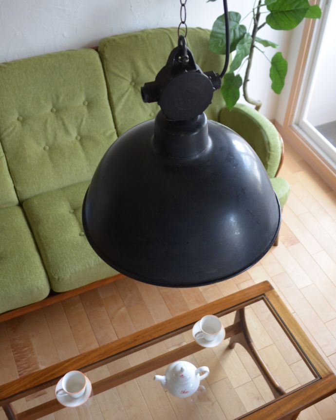 ペンダントライト 照明・ライティング LBL社のドーム型シェードのヴィンテージエナメルランプ(E26球付き)。北欧インテリアが好きな方、そしてカフェスタイルにもオススメのランプです。(x-801-z)