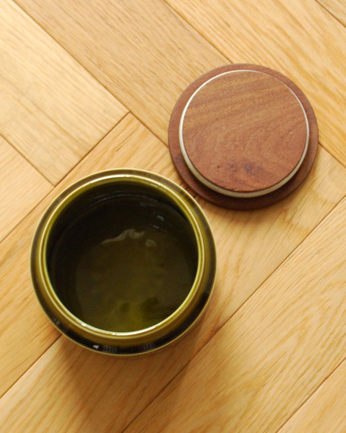 Hornsea（ホーンジー）　アンティーク雑貨　ホーンジー定番のレイクランドグリーン、アンティークのキャニスター（ＴＥＡ）。内側もキレイな状態です。(x-806-z)