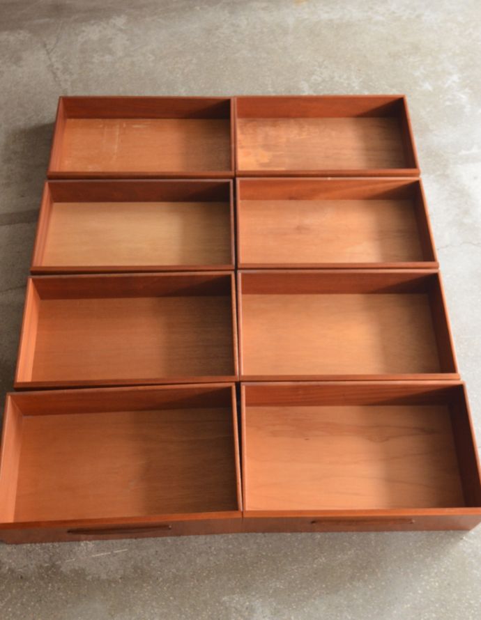 アンティークのチェスト アンティーク家具 お洋服収納におススメしたいヴィンテージのワイドチェスト(G-PLAN)。引き出しがあるので細かいものもしまえます。(x-807-f)