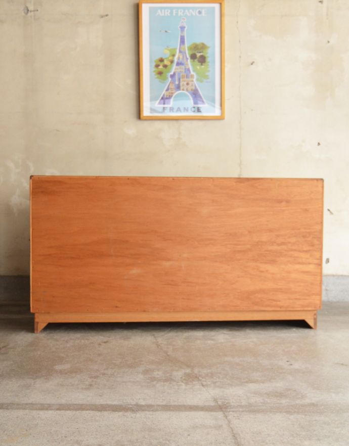 アンティークのチェスト アンティーク家具 お洋服収納におススメしたいヴィンテージのワイドチェスト(G-PLAN)。きちんとメンテナンスしてあるので、裏側もキレイです。(x-807-f)