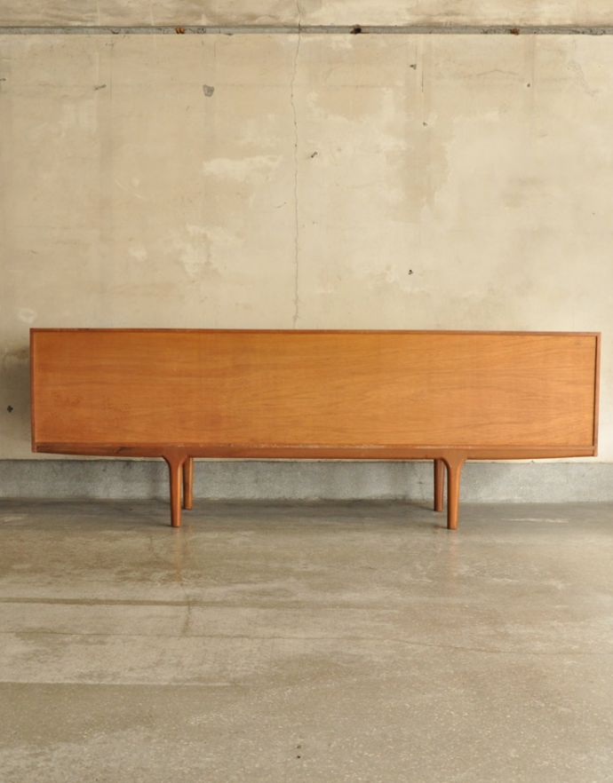 サイドボード　アンティーク家具　北欧インテリアのブランド、マッキントッシュ社のヴィンテージサイドボード。きちんとメンテナンスしてあるので、裏側もキレイです。(x-809-f)