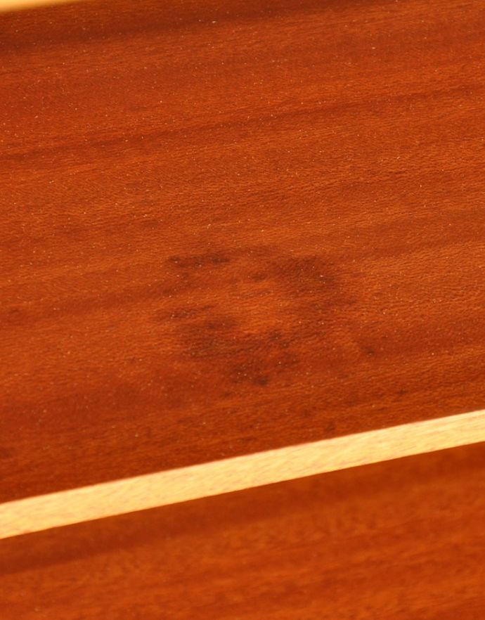 サイドボード　アンティーク家具　北欧インテリアのブランド、マッキントッシュ社のヴィンテージサイドボード。アンティークは新品ではないので、経年変化によるキズはありますが、専門の職人によって目立たないようにキレイにお直しをしています。(x-809-f)