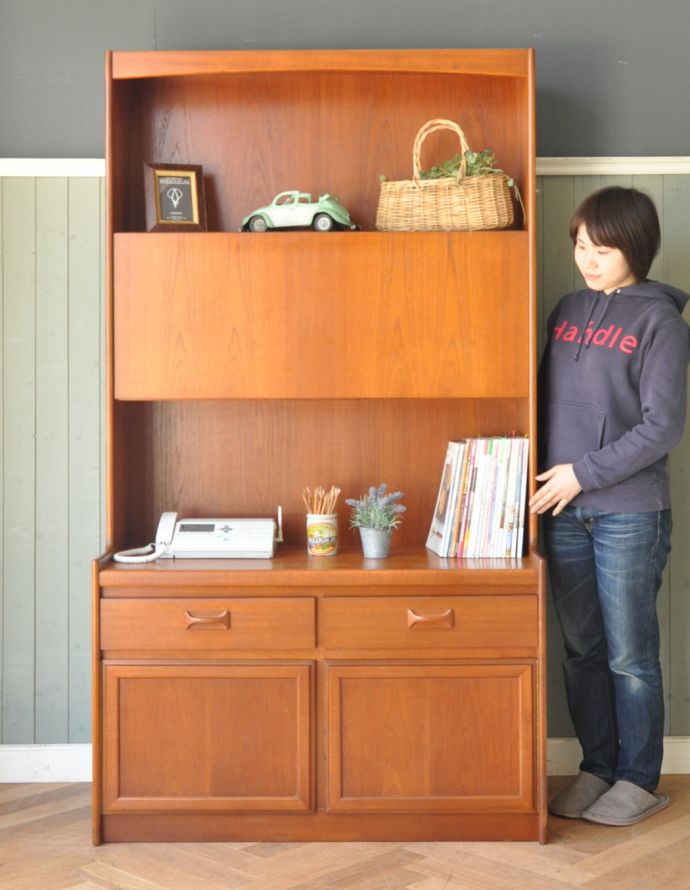 アンティークのキャビネット アンティーク家具 ヴィンテージ家具、William Lawrence(ウィリアムローレンス)のキャビネット。リビングの電話台にもオススメです。(x-810-f)