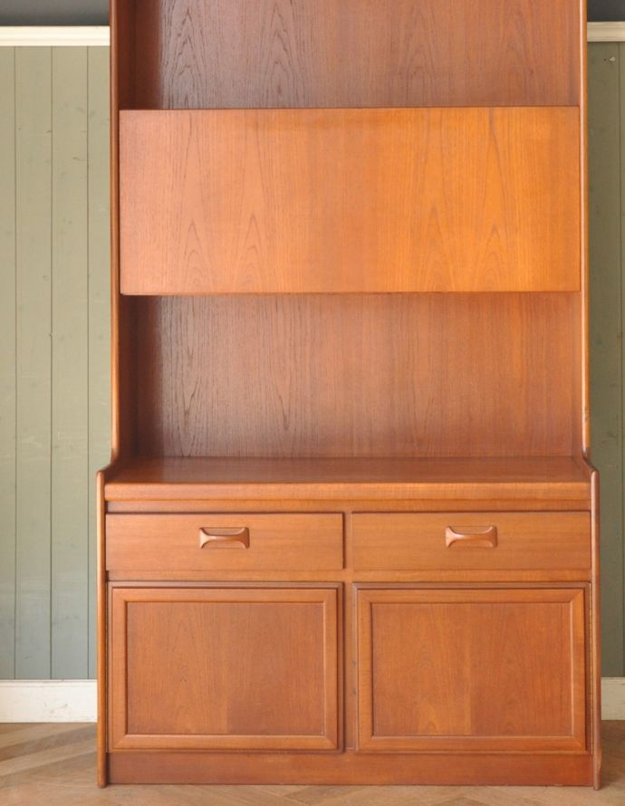 アンティークのキャビネット アンティーク家具 ヴィンテージ家具、William Lawrence(ウィリアムローレンス)のキャビネット。ディスプレイスペース、本棚、電話台、全部欲しい方にオススメなのが、このキャビネット!スマートで北欧スタイルに似合います。(x-810-f)