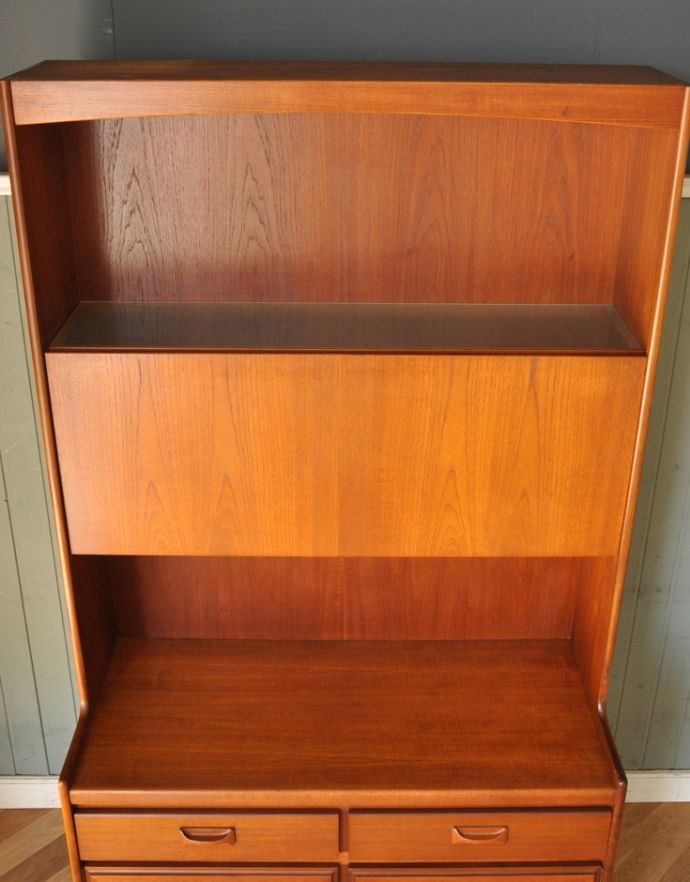 アンティークのキャビネット アンティーク家具 ヴィンテージ家具、William Lawrence(ウィリアムローレンス)のキャビネット。棚もキレイな状態でお届けします。(x-810-f)