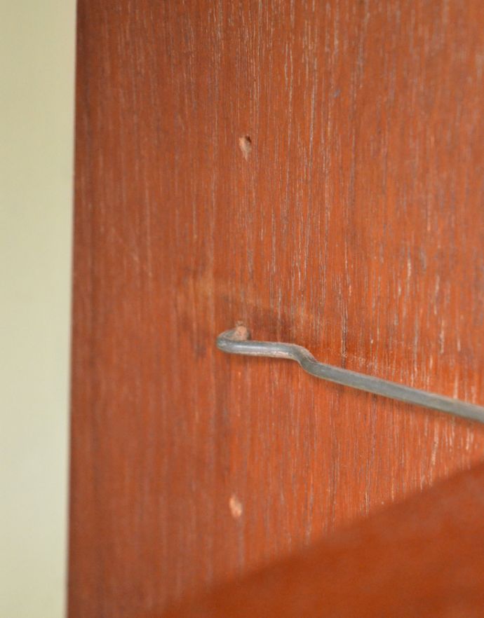 アンティークのキャビネット　アンティーク家具　チーク材を活かしたシンプルなシルエットのヴィンテージブックシェルフ（本棚）。棚板は高さ調整が可能です。(x-811-f)